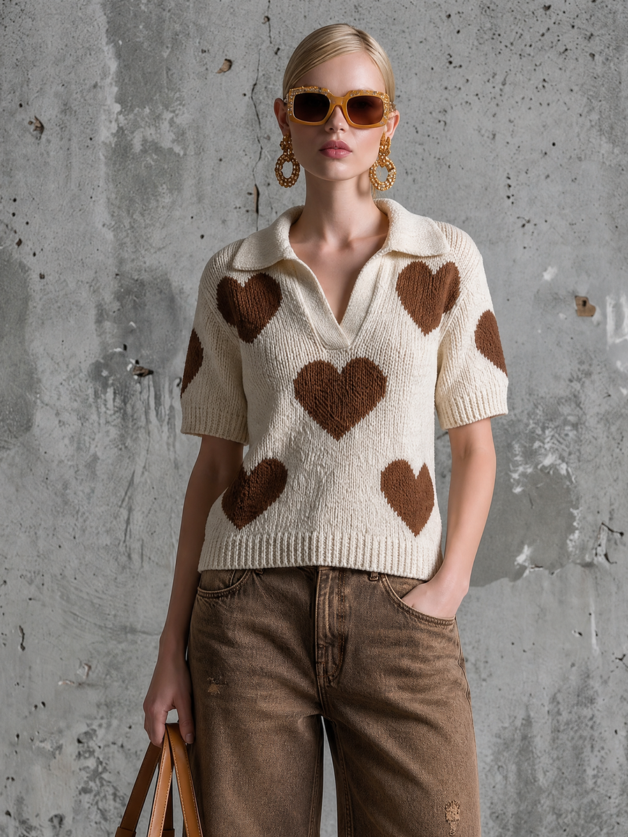 ElevenOra Chic Casual Off-White Lapel V-Neck Brown Heart Jacquard Short-Sleeve Loose-Fit Knit Sweater Top